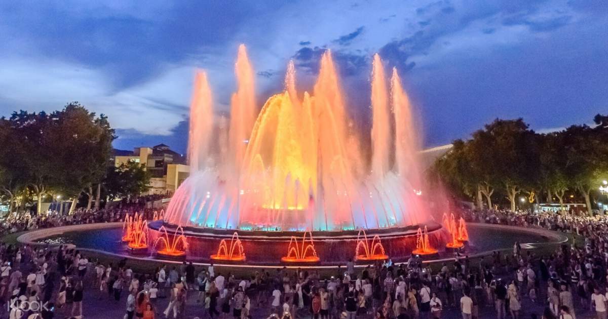 Barcelona Magic Fountain Show & Modernism Evening Bus Tour